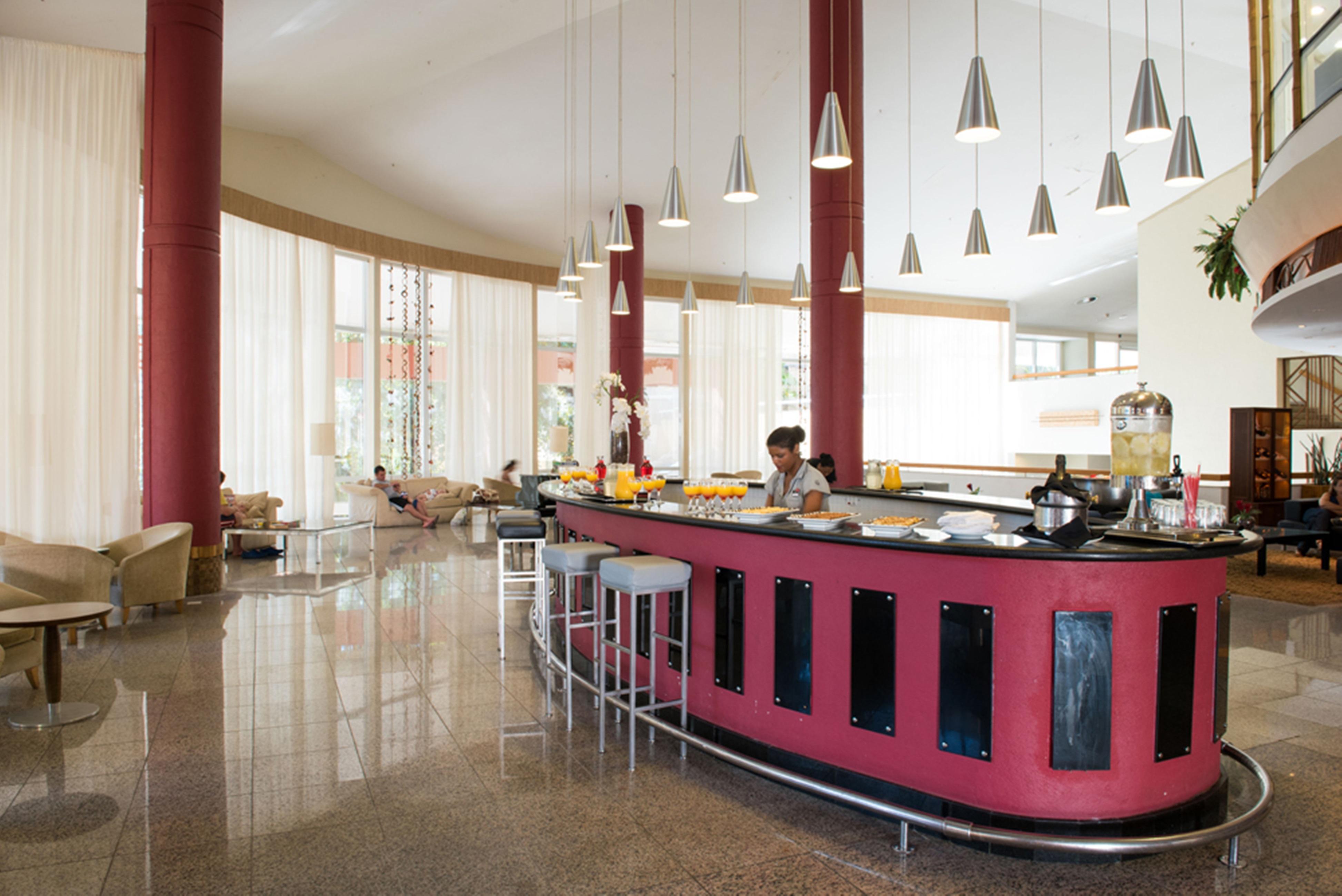 安格拉格尔别墅生态度假酒店 - 全包 安格拉杜斯雷斯 外观 照片 The lobby of the hotel