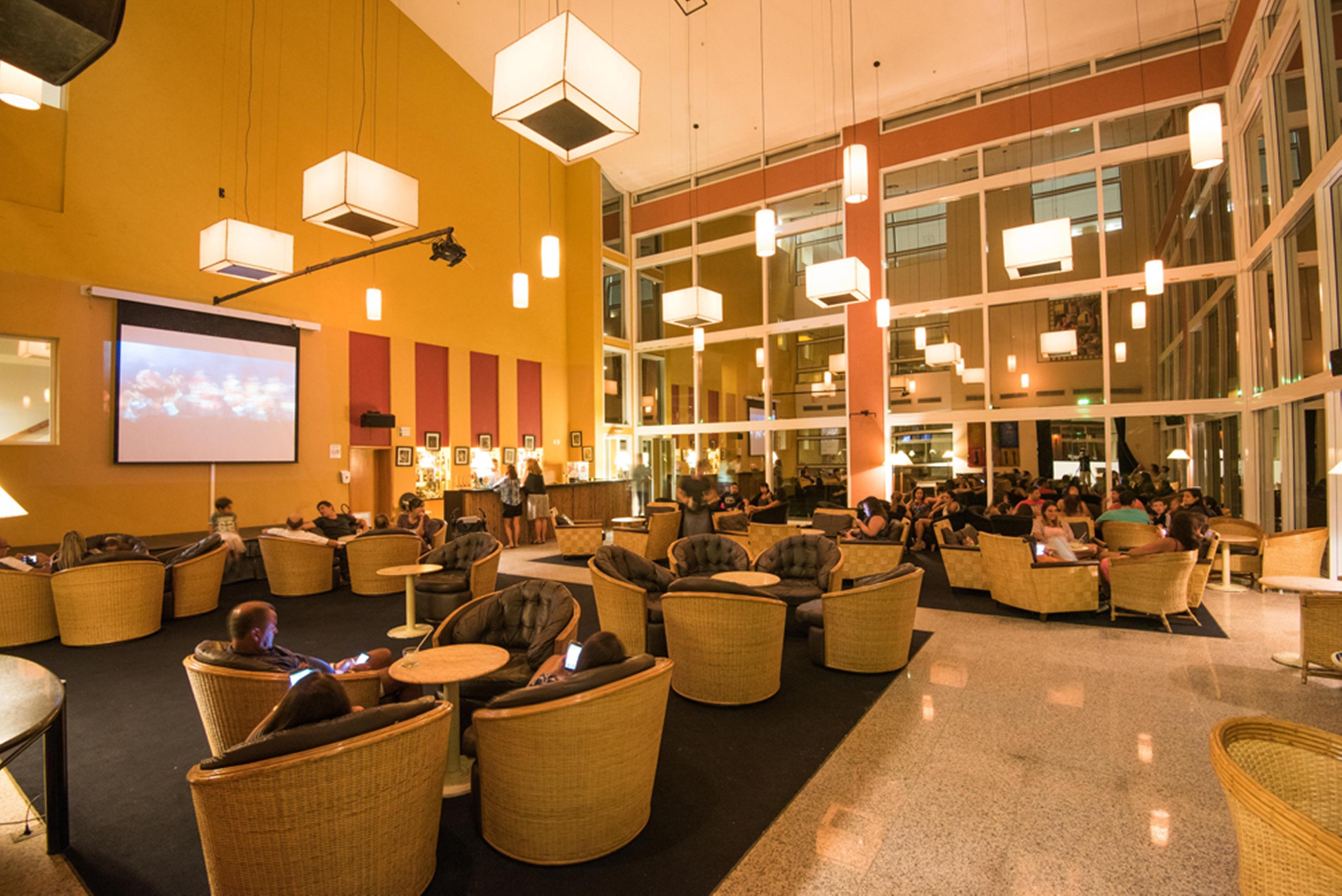 安格拉格尔别墅生态度假酒店 - 全包 安格拉杜斯雷斯 外观 照片 The lounge at KLIA