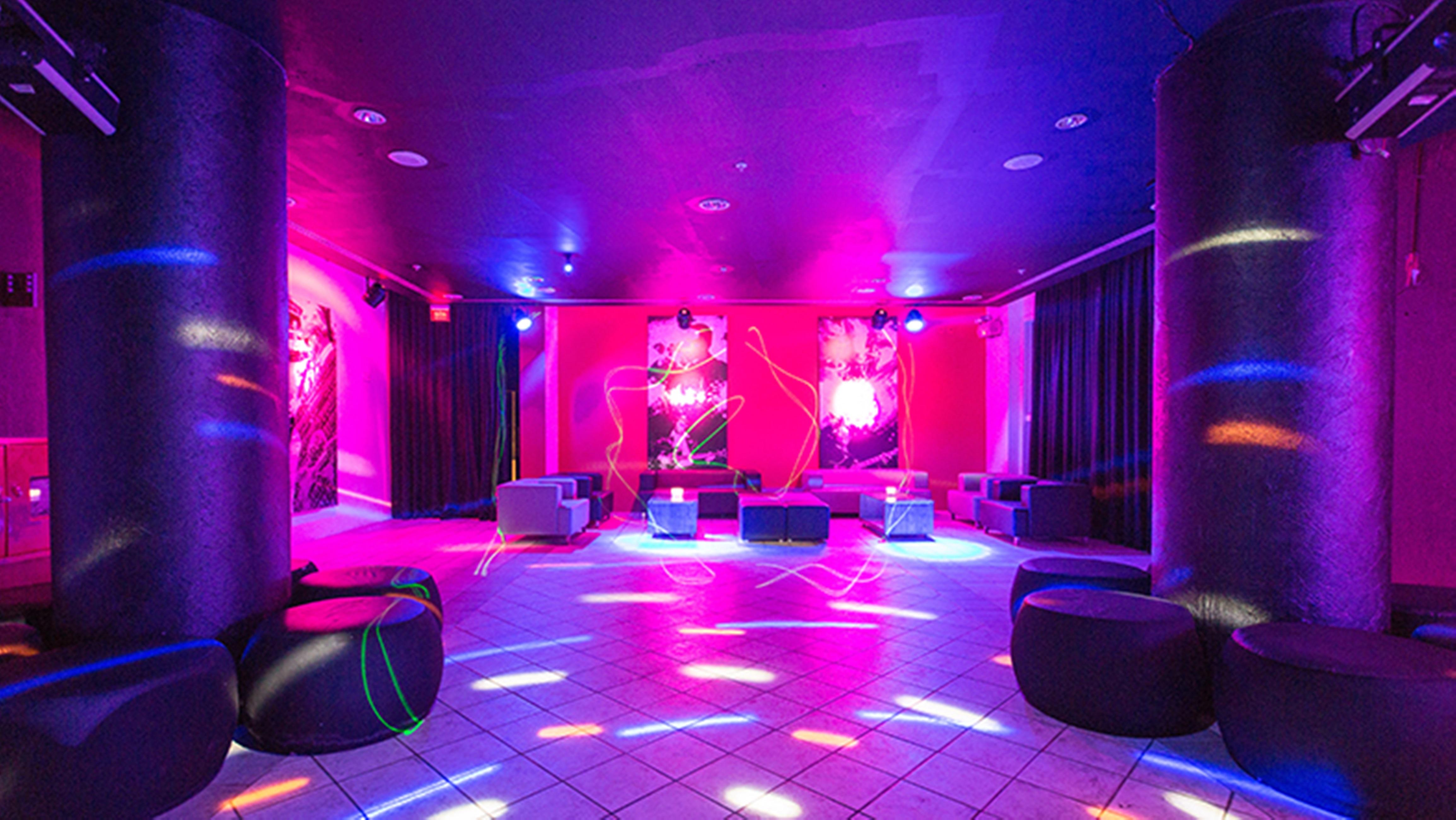 安格拉格尔别墅生态度假酒店 - 全包 安格拉杜斯雷斯 外观 照片 The interior of the nightclub