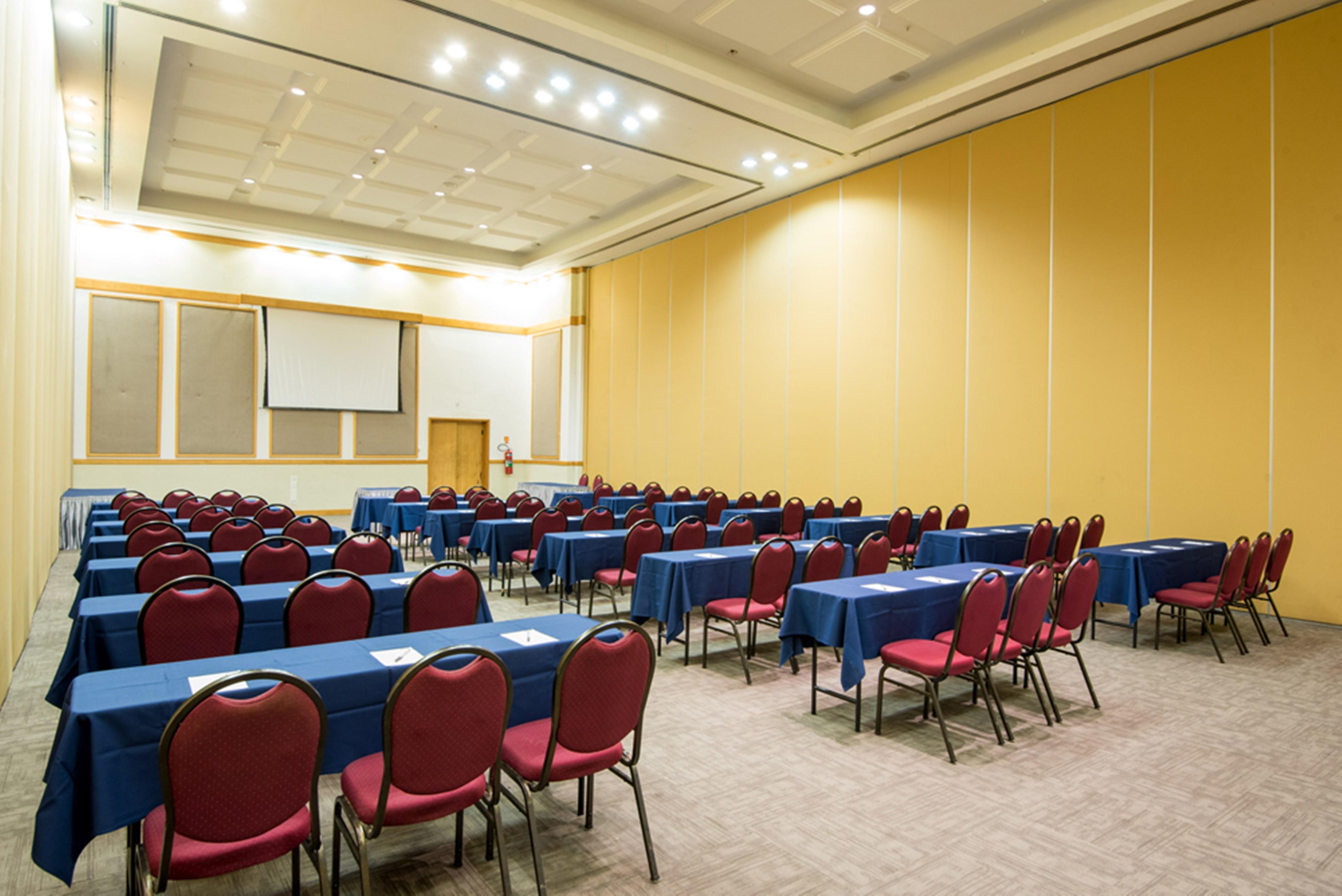 安格拉格尔别墅生态度假酒店 - 全包 安格拉杜斯雷斯 外观 照片 A typical conference room